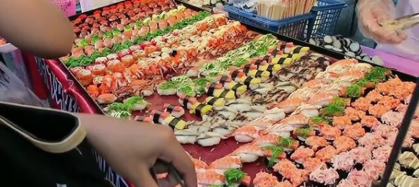 Sushi Street Style