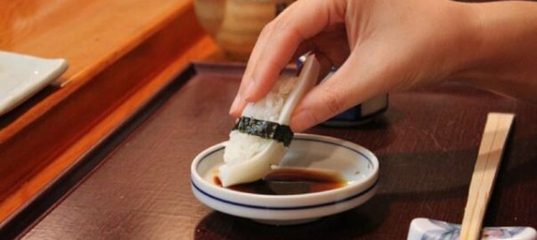 cara makan sushi benar