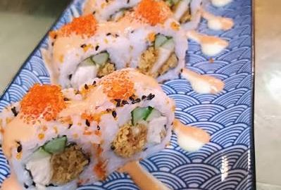Kombinasi nasi dan ikan sushi