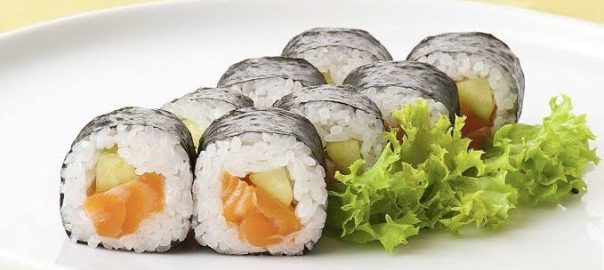 Teknik penyajian sushi modern